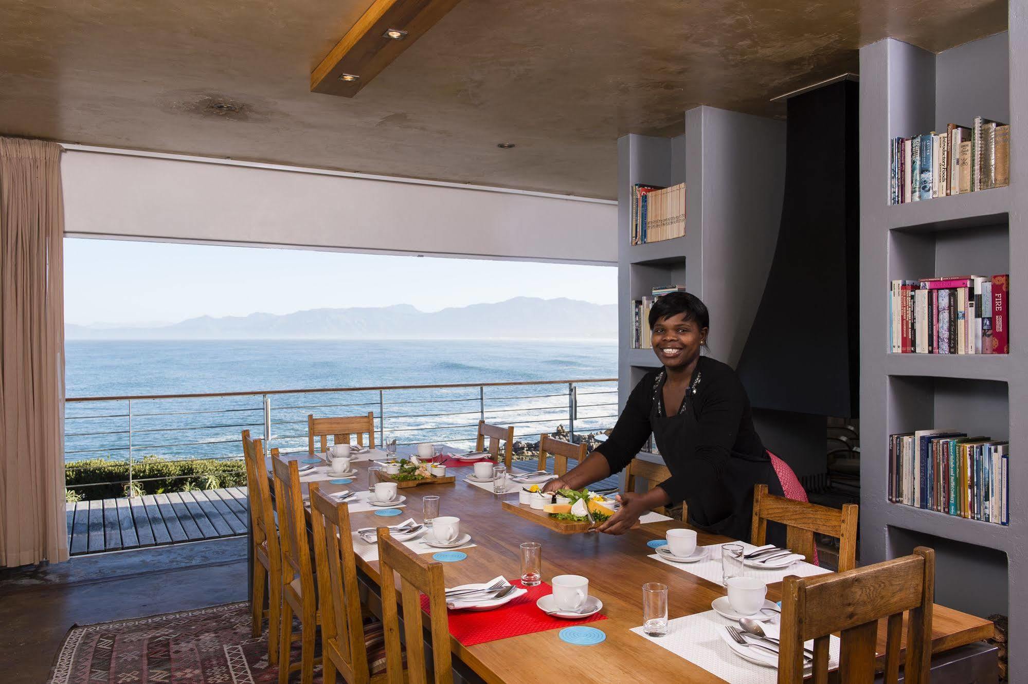 Whalesong Lodge Gansbaai Ngoại thất bức ảnh