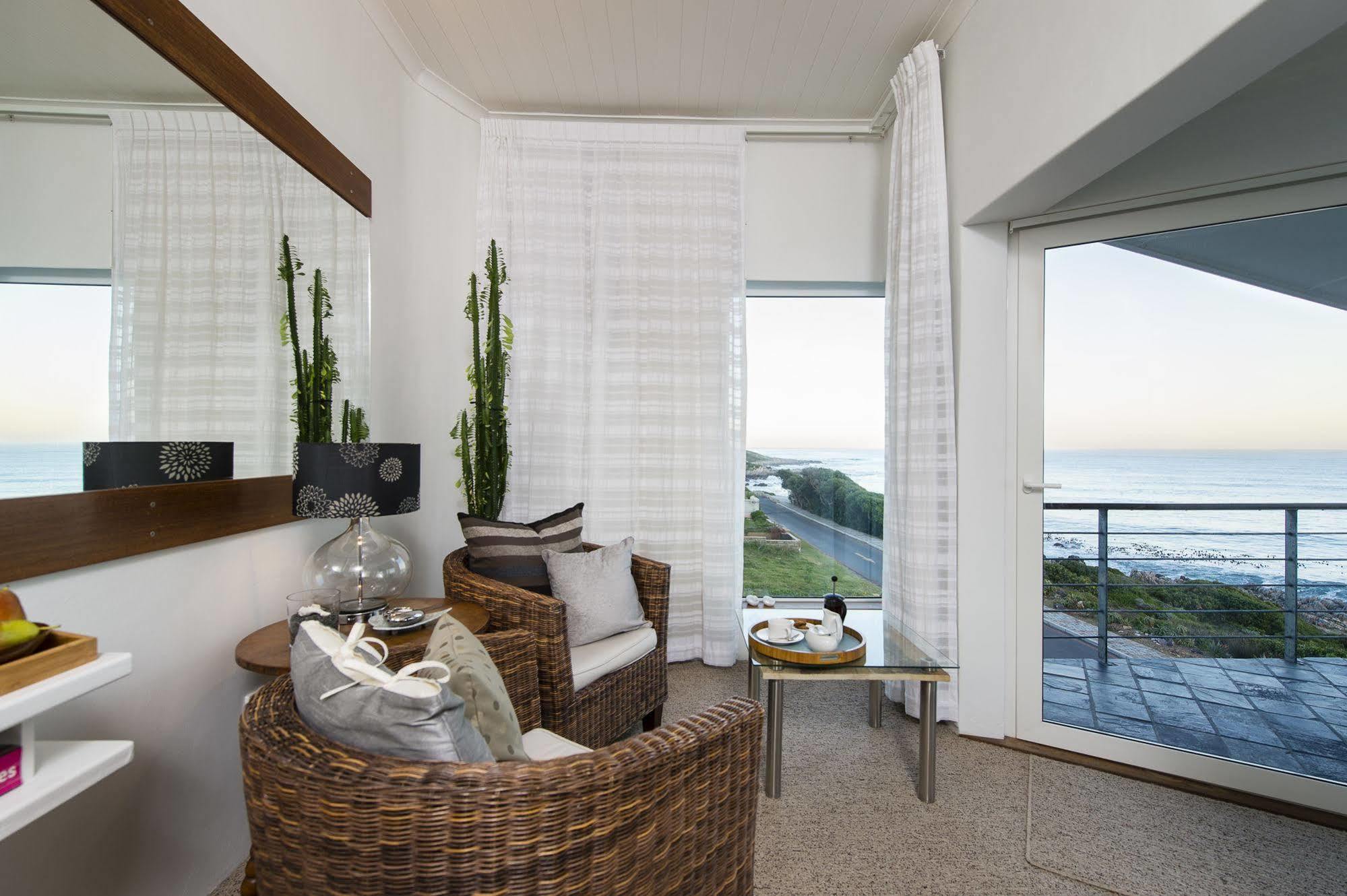 Whalesong Lodge Gansbaai Ngoại thất bức ảnh