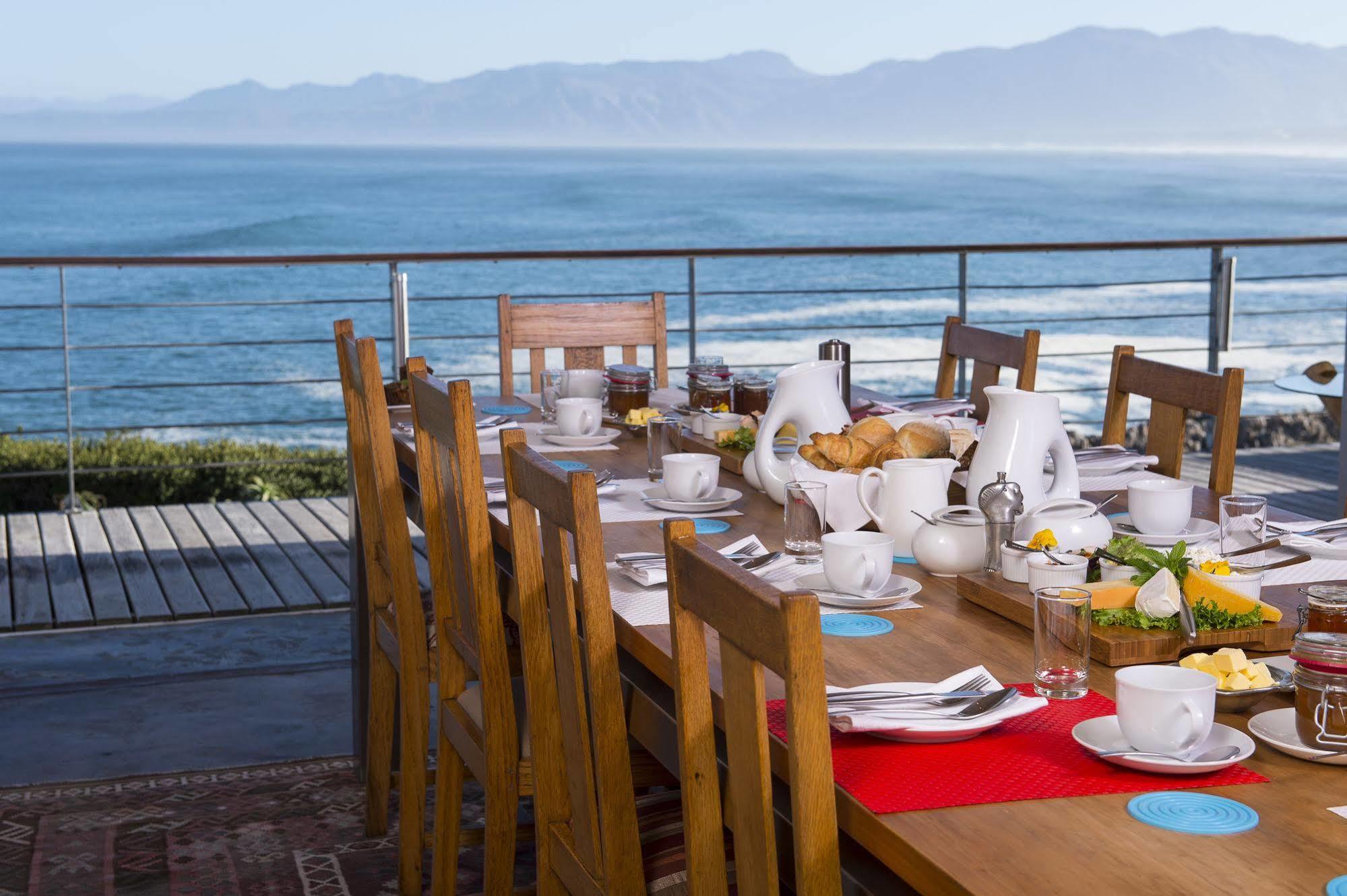 Whalesong Lodge Gansbaai Ngoại thất bức ảnh