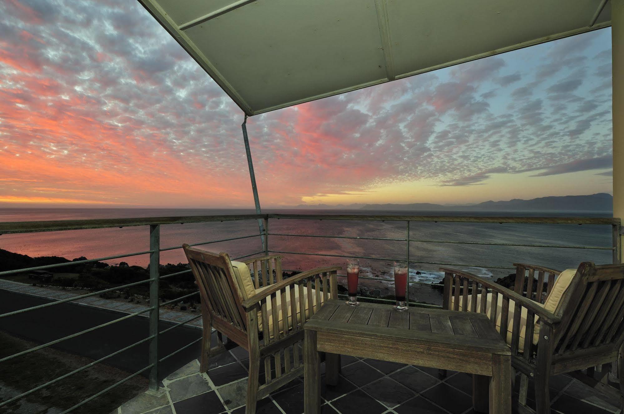 Whalesong Lodge Gansbaai Ngoại thất bức ảnh